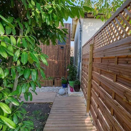 Holiday home Les D'alienor-suite Mimosa
